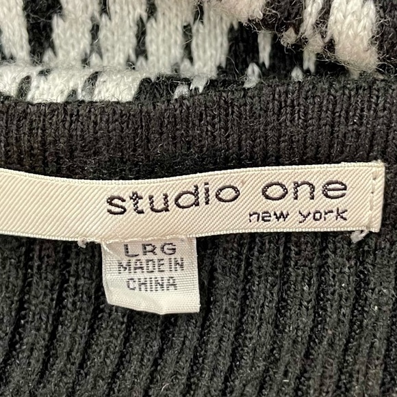 Studio one New York Black and White Knit Sweater Dress Size Large - Picture 6 of 6